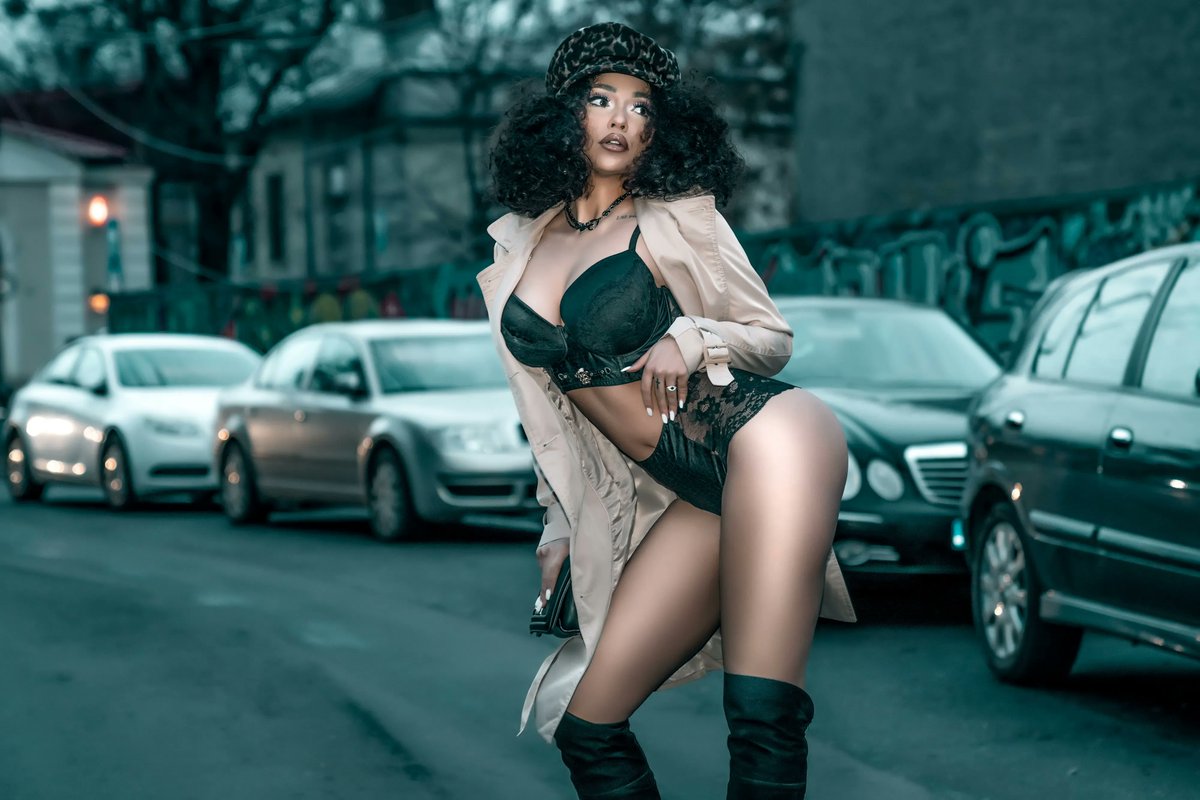 LiveJasmin's tweet photo. #ChloeMiles 🖤🖤🖤
See if you can handle her: https://t.co/pEr8kE22zH 😉
#LiveJasmin #sassy #classy #citybabe #streetview #bodyshapes https://t.co/neAh0LRwgC