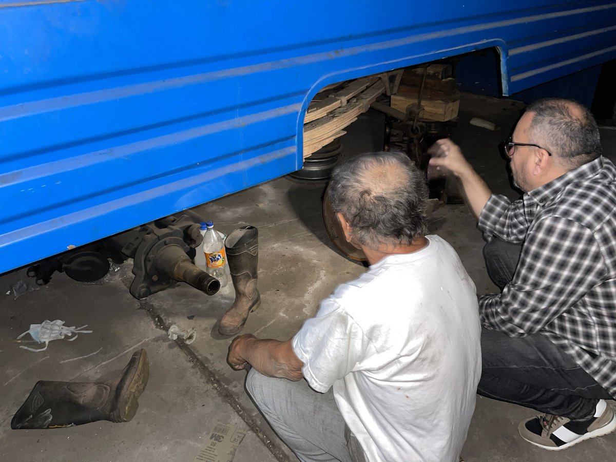 LotDelTachira's tweet photo. Ayer nuestro presidente Marcos Albarrán junto a su directiva, continuó sus trabajos de inspección para realizar los respectivos planes de recuperación, en este caso lo que es la flota vehicular de #LoteríadelTáchira. Las imágenes hablan por si solas. https://t.co/wUqdtAIAO3