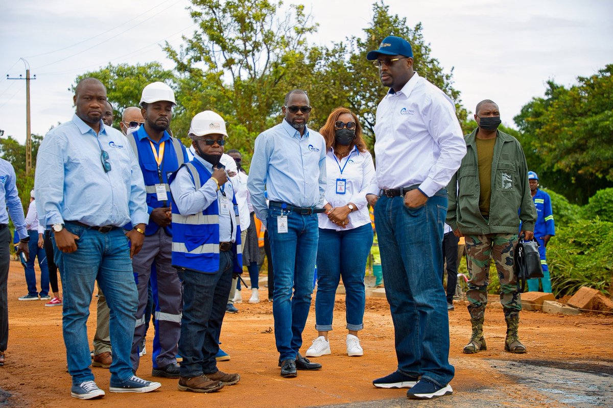 gbossouna's tweet photo. j'ai pris énormément de plaisir à visiter toute la semaine précédente nos opérations en Afrique Centrale. J’ai été particulièrement marqué par cette joie de vivre et la reconnaissance des jeunes et des femmes de notre continent qui éprouvent une grande fierté d’avoir un emploi. https://t.co/PDSB1p1uIl