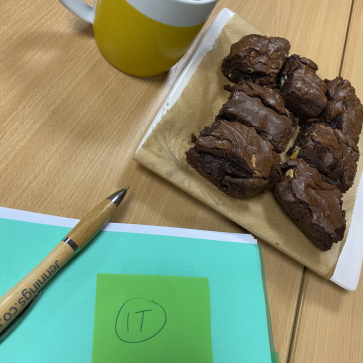 Jennings_'s tweet photo. You know your work-family rocks when....
....a meeting's going to be hefty, so one of the #team bakes homemade brownies to ensure you all make it through as unscathed as possible!
#ThanksDonna ❤
#worklife #serviceoffices #hampdenhouse #monumentpark #businesspark #oxfordshire https://t.co/HQgqD3B5IC
