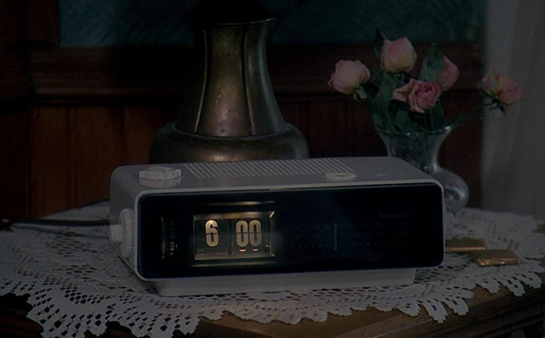 BuffaloAKG's tweet image. #MakeAtHome: This #GroundhogDay, we invite you to draw or paint a still life of your bedside table as an homage to this frame from the classic 1993 #BillMurray film named for the holiday: imdb.to/344gqmg. Share your drawing with #AlbrightKnox! [📷 @IMDb]