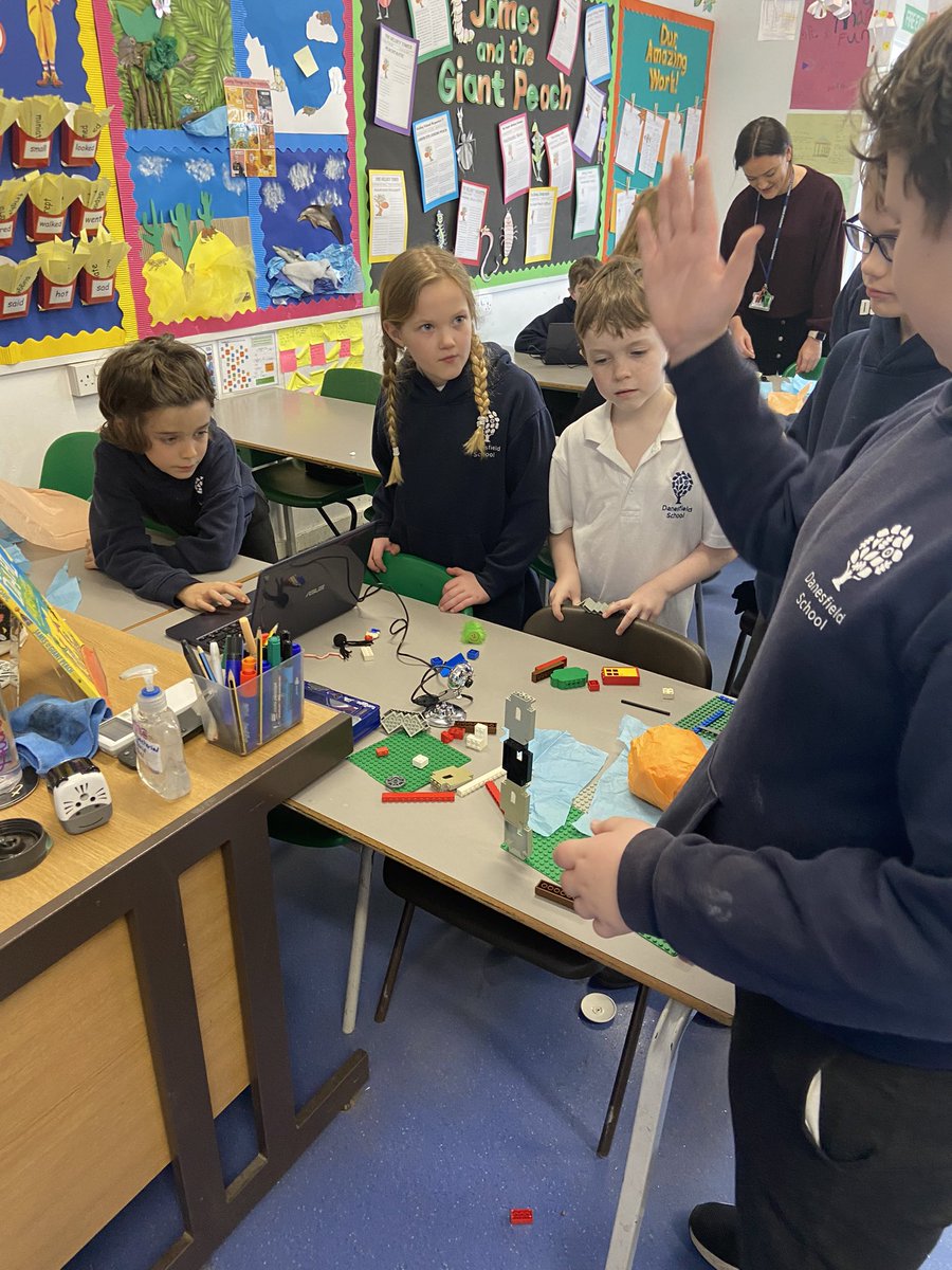 DanesfieldY4's tweet image. We used stop-motion animation programme @Zu3D today to enact our predictions of James Henry Trotter’s plan! 🍑 🎥 💻 🐛🕷🪱 #learningthroughtechnology