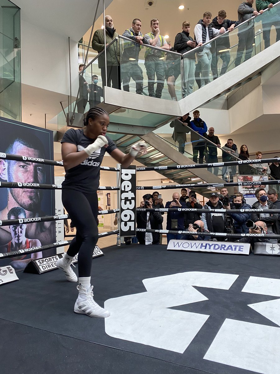 WomensFightNew1's tweet photo. Caroline Dubois 🇬🇧🥊

In Cardiff 🏴󠁧󠁢󠁷󠁬󠁳󠁿 for the public workouts ahead of her debut Saturday night on @SkySportsBoxing 🔥

@boxxer 
#boxing #womensboxing #womensfightnews #fighter #boxer #carolinedubois #cardiff #publicworkout https://t.co/drs67QaH0E