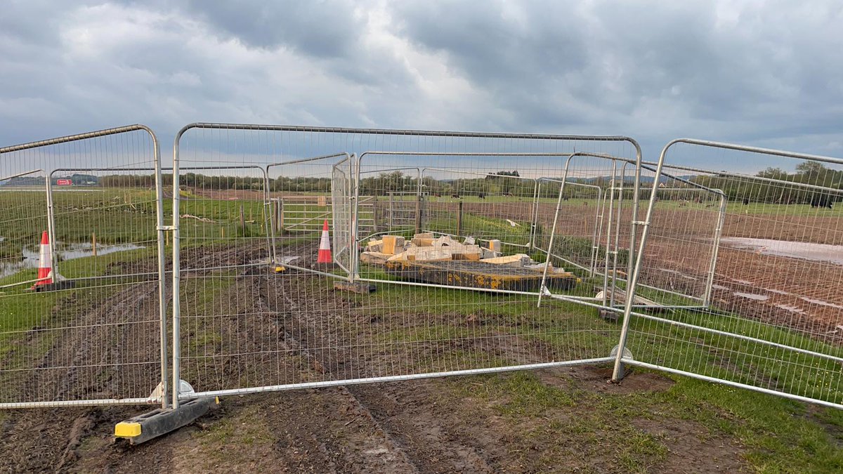 Severnsidebirds's tweet photo. I made my first visit of the year to the new Aust Wetland that is still being constructed. Accessed from Common Lane footpath opposite Boars Head pub in Aust village. Could be brilliant if they devise away of actually adding some water. https://t.co/1TXagozqqI