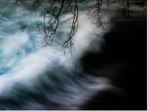 YjNature's tweet photo. Turbulencias 🌊 el agitar de las ramas con una corriente de agua en el río crea esta armonía perfecta.
#photography #art #nfts #NFTartist https://t.co/0SZ4iI8sFS