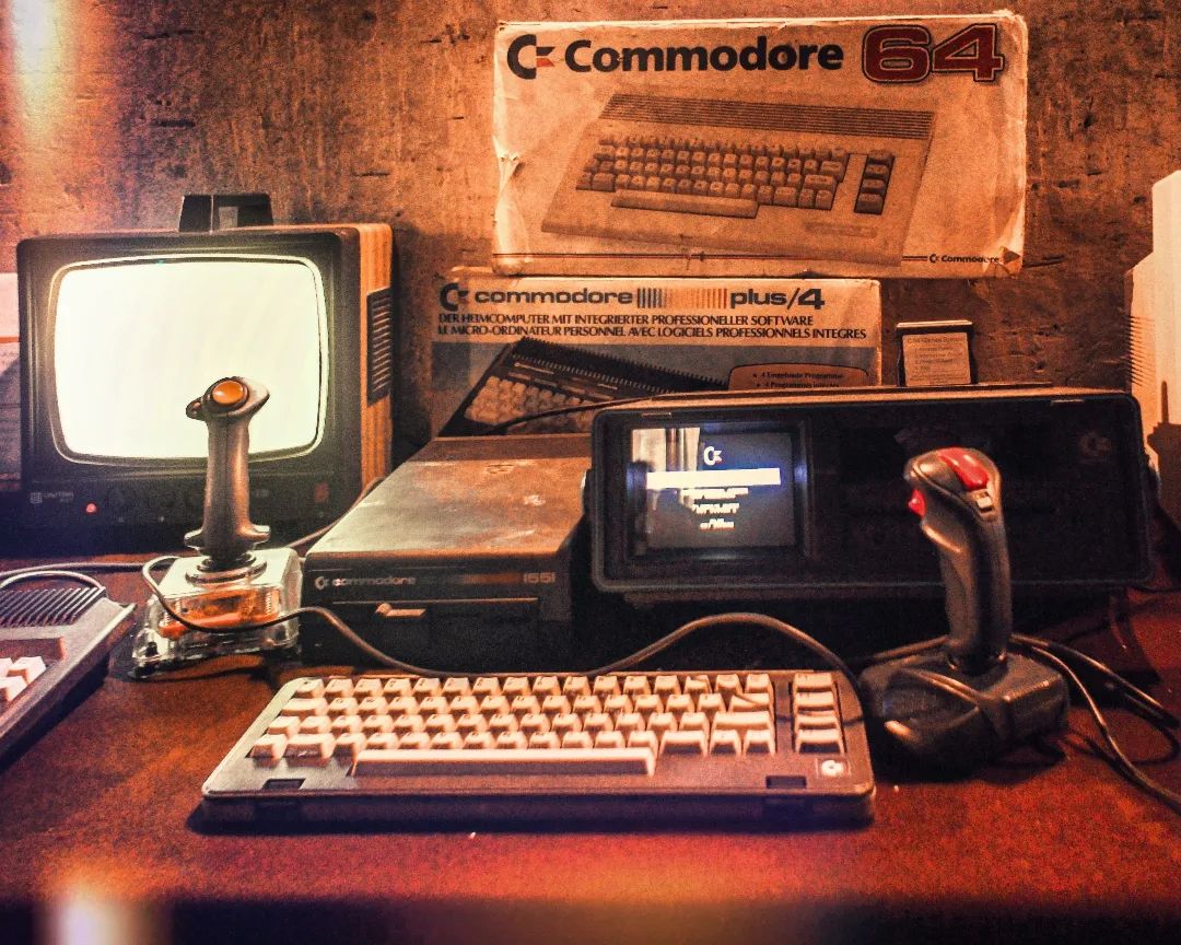 Commodoresmart's tweet image. #commodore #c64 #cbm #vintage #arcade #commodore64 #work  #console #basic #windows #android  #technology #videogames #microcomputer #game #8bit #64bit #computer #80s #news