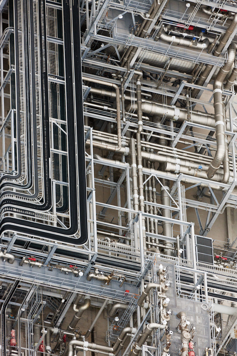 JHenryFair's tweet photo. Network of pipe at liquid natural gas export terminal.
-conflict between Ukraine and Russia  
-Natural gas prices in Europe skyrocket 
-American #hydrofracking/ #wallstreet investors anticipate #profits exporting to EU. we get #climatecrisis #waterpollution
Flight @Southwings https://t.co/dBeC3PM9Nj