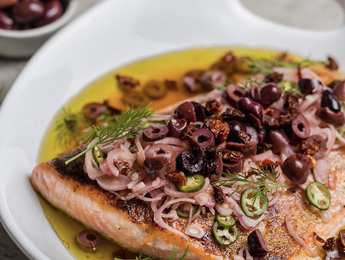 Craving a flavorful recipe to jumpstart your week? Salmon Escabeche by Well Seasoned features delicious marinated salmon topped with our flavor-packed sun-dried tomatoes!🍅
Recipe here 👉 calsundry.com/salmon-escabec…