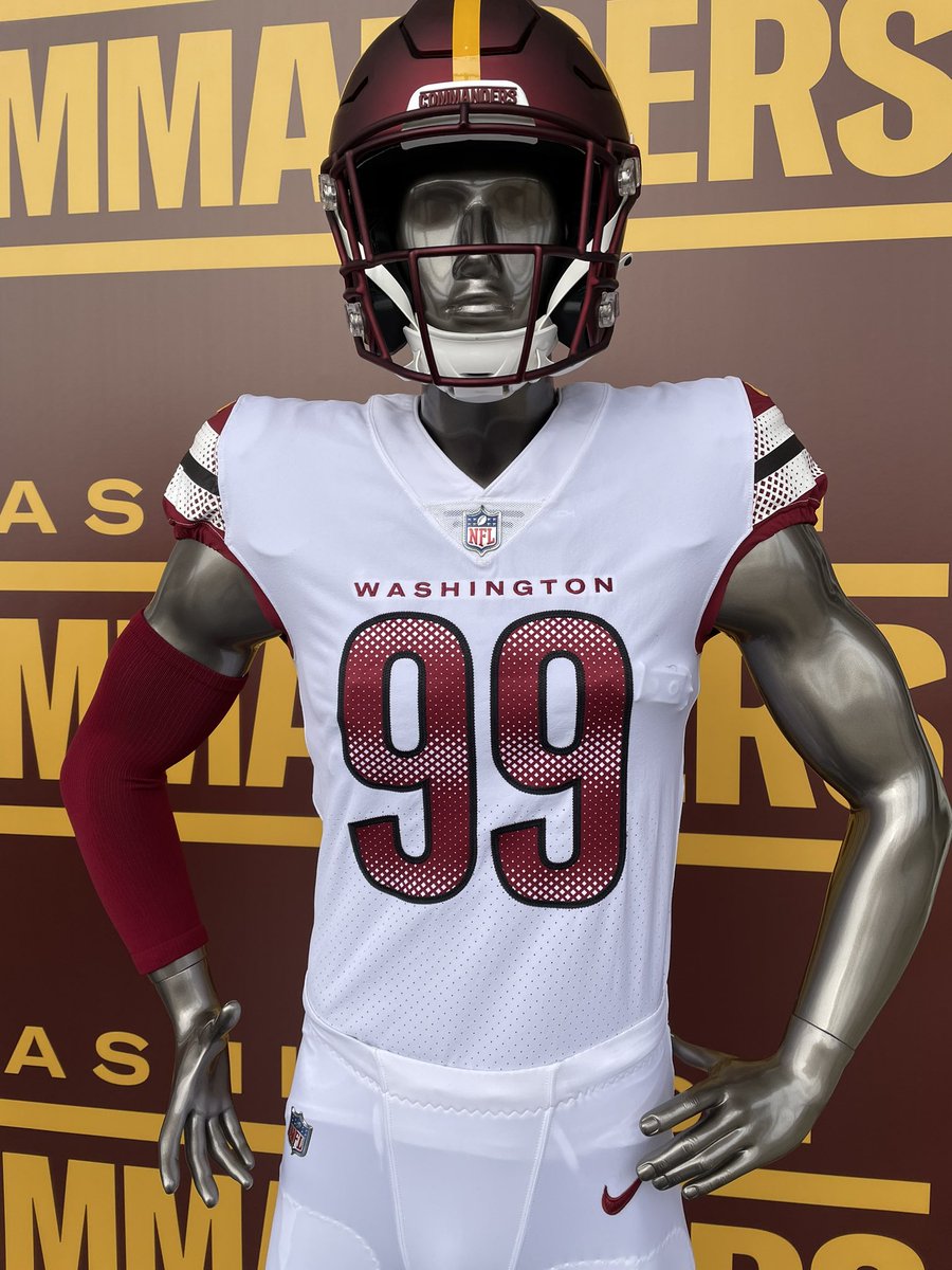 Scott Abraham on X: The new black uniform for the @Commanders. I really  like this look. It's different.  / X