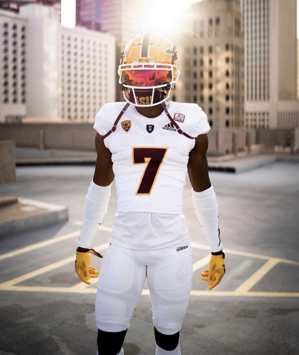 OchoSwinkO's tweet photo. By No Means Am I A Washington Fan, So This Is The Last Thing I Will Say…
Your Color Scheme Has Potential. I Understand That ASU Has A Much Cooler Logo & Team Name, But I Think Following Their Lead Here Would Have Been A Huge Win. Oh What Could Have Been… #SimplicitySells https://t.co/S0uiW7rgaw