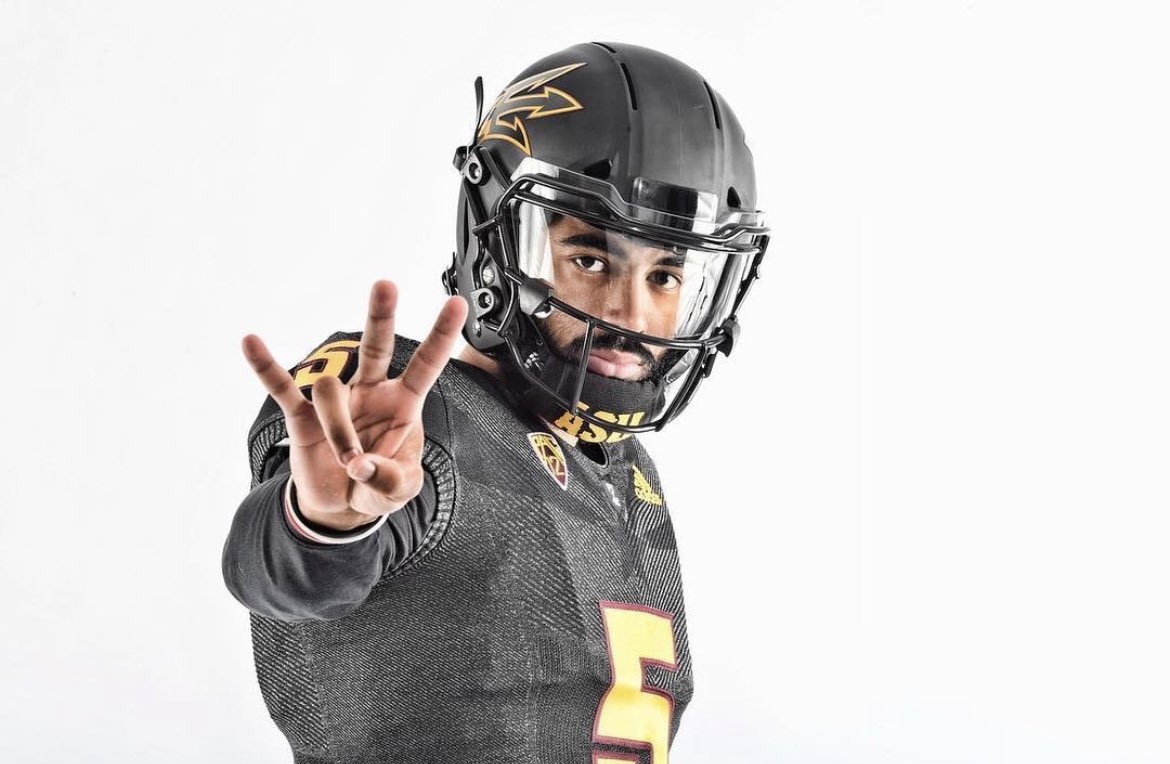 OchoSwinkO's tweet photo. By No Means Am I A Washington Fan, So This Is The Last Thing I Will Say…
Your Color Scheme Has Potential. I Understand That ASU Has A Much Cooler Logo & Team Name, But I Think Following Their Lead Here Would Have Been A Huge Win. Oh What Could Have Been… #SimplicitySells https://t.co/S0uiW7rgaw