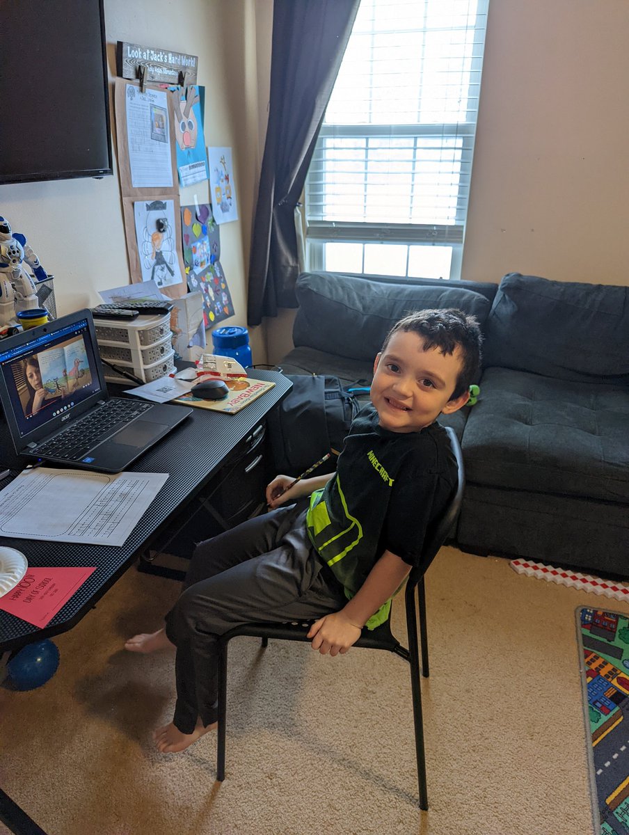 Lindy1724's tweet photo. Snow day/eLearning @troyhoferelem @mrspokrajac https://t.co/krDoMwcmvZ