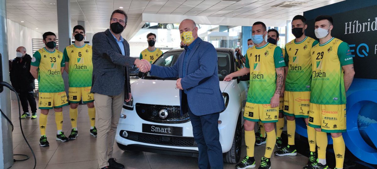 grupojadisa's tweet photo. 🤝 PATROCINIO | #JADISA @MBenzEspana 

@JaenFS y JADISA siguen un año más de la mano 🤝. Germán Aguayo, Presidente del Club y Carlos Mesa, Gerente de JADISA Mercedes-Benz rubricaron ✍️ el acuerdo de renovación en un acto celebrado en nuestras instalaciones. https://t.co/wwujBxjQHn