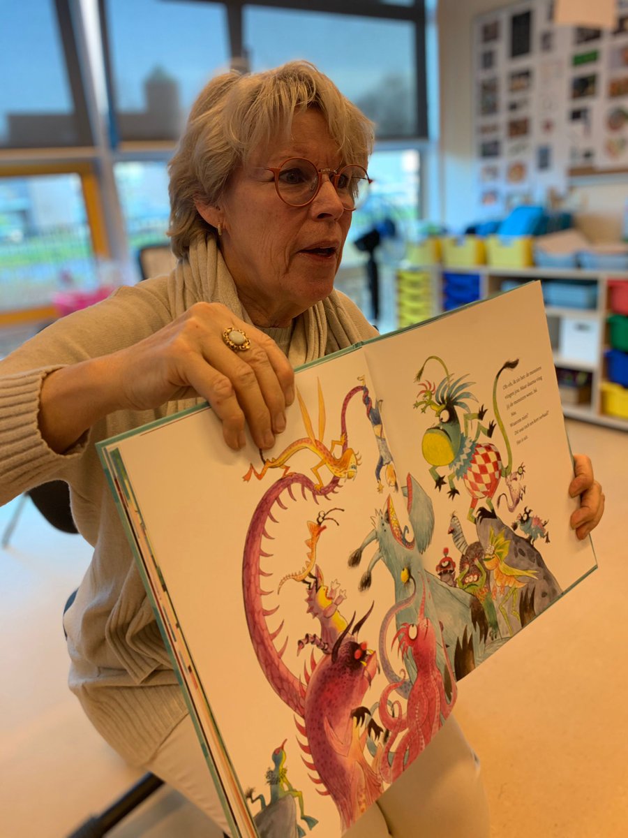 Nationale Voorleesdagen 2022
Vandaag hadden we hoog bezoek! Juf Maria heeft "Maar eerst ving ik een monster" voorgelezen in gr 1 t/m 4.
Wij vonden het gezellig dat juf Maria weer even bij ons op school was. Bedankt en hopelijk tot snel! 😀 @SAAMscholen <a href="/maria_heijden/">Maria vd Heijden</a>