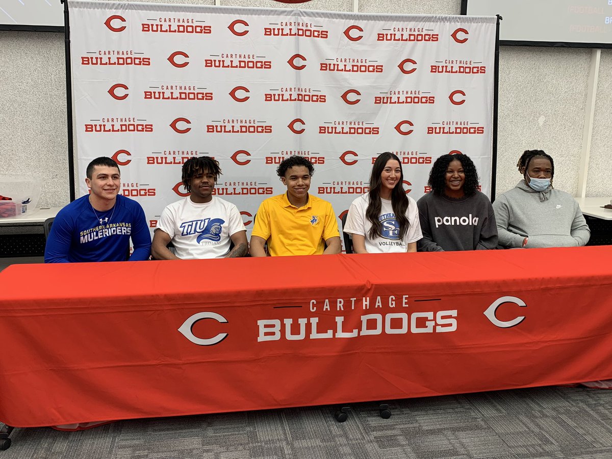 It’s National Signing Day at Carthage High. <a href="/faithkruebbee/">Faith Kruebbe</a> #SigningDay