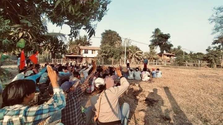 kayaprilnyein1's tweet photo. "ပြိုင်တူဆက်ရုန်း နှစ်ငါးလုံး" under this title,

Pro democracy residents form Taze Main Strike Force rallied to march around the nearby to uproot the Genocidal Military dictators by raising three fingers salute.

#TakeAction_NoMoreWords
#2022Feb2Coup
#WhatsHappeningInMyanmar https://t.co/MzmVQHuomk