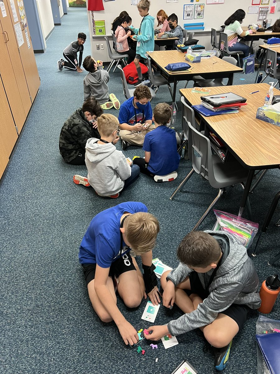MrsLGarza7's tweet photo. It’s 2-2-22 Day! Enjoying some games with each other! #sampsonstallions https://t.co/ZnvcIudR0X