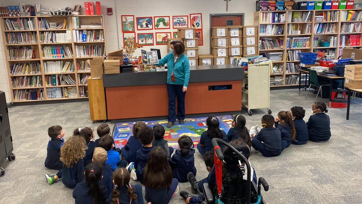 MsBasha7's tweet photo. Have you seen the groundhog shadow? #WeLoveLibrary ❤️ https://t.co/UdSPsZqPRK