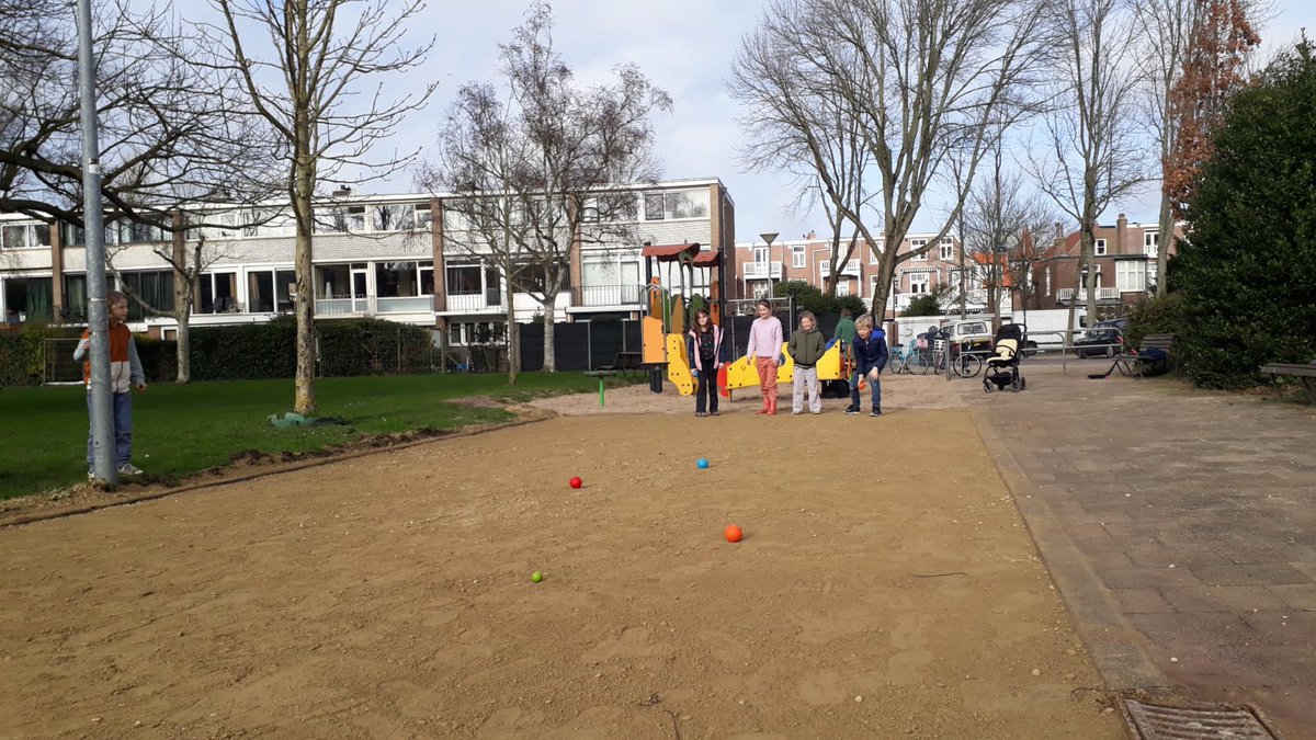 boschenvaart's tweet photo. De jeu de boules baan is opgeknapt en daar werd vanmiddag meteen dabkbaar gebruik van gemaakt op deze zonnige woensdagmiddag! https://t.co/tlwEbTbSZh