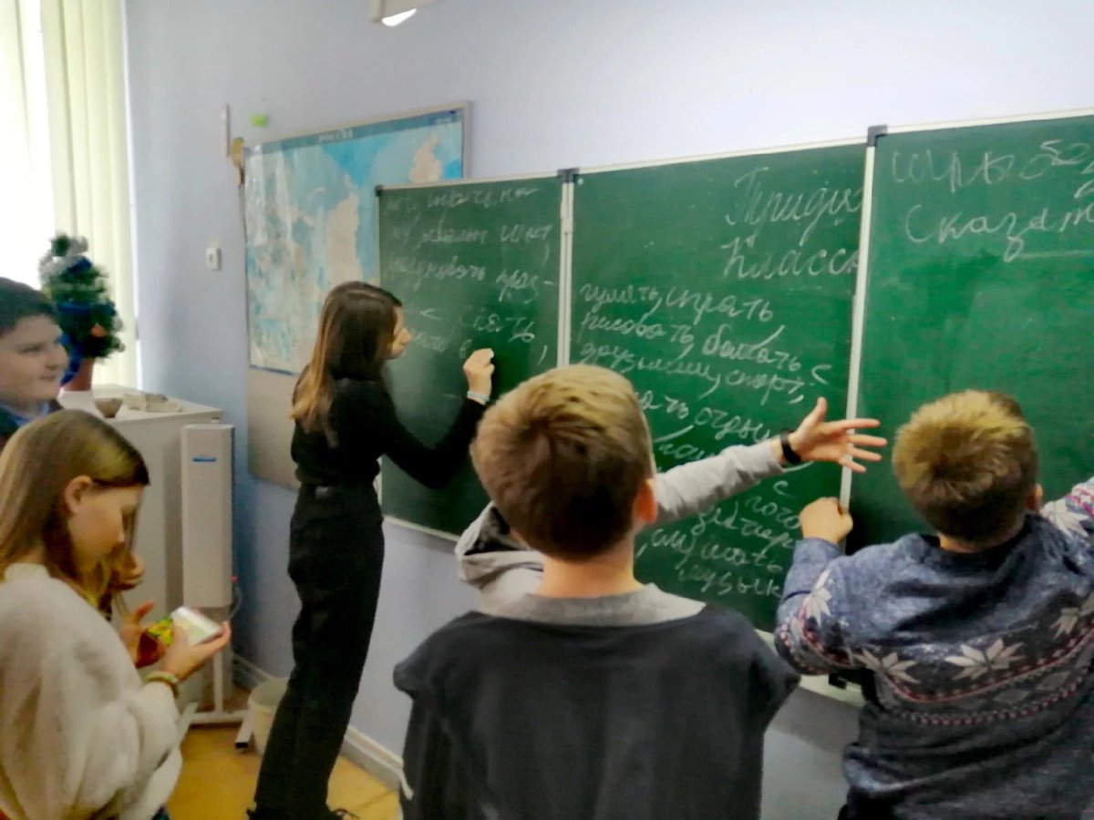 31 января - Всемирный день без интернета. 
Активисты #РДШГБОУСОШсПодстепки решили провести опрос. Вопрос для всех опрашиваемых был один: "Что бы вы делали, если бы не было интернета?" 
В результате обнаружилось, что можно заняться огромным количеством дел! vk.com/wall-206432043…