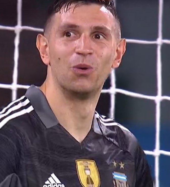 - Queres un fernecito ? 
Yo: