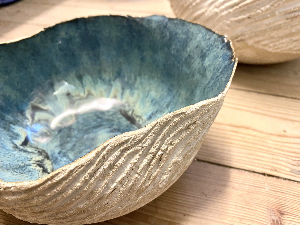 FayeMayo's tweet photo. I unloaded the kiln this week with some fun results. This billowing bowl with its textured exterior was a happy result. The glaze has had a bit of a party too which I love. Made to be a sculptural piece rather than a functional one. #ceramicsculpture #clayart https://t.co/qAZKzoMH81