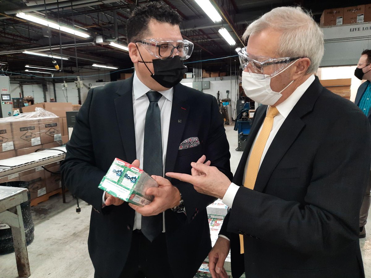 VictorFedeli's tweet photo. In Brighton with @DavidPiccini to announce @pthomeandgardenβs +$18M investment in their St. Isidore and Brighton facilities.
This is part of a $47M investment over five years!
We continue to support local manufacturers through targeted investments.
https://t.co/AeYte7l0KS https://t.co/qJffoGUjof
