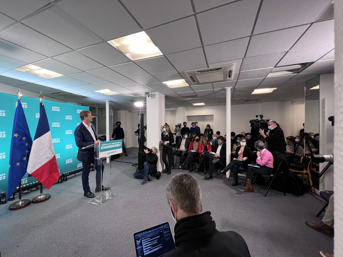 EELV's tweet photo. Le programme de Yannick Jadot pour la #Presidentielle2022 est en ligne ! 

Pour le consulter rendez-vous sur : https://t.co/UMaugXQerB

——
Photos de la conférence de présentation du programme à la presse 👇 #Jadot2022 https://t.co/Ay2uFmwhWW