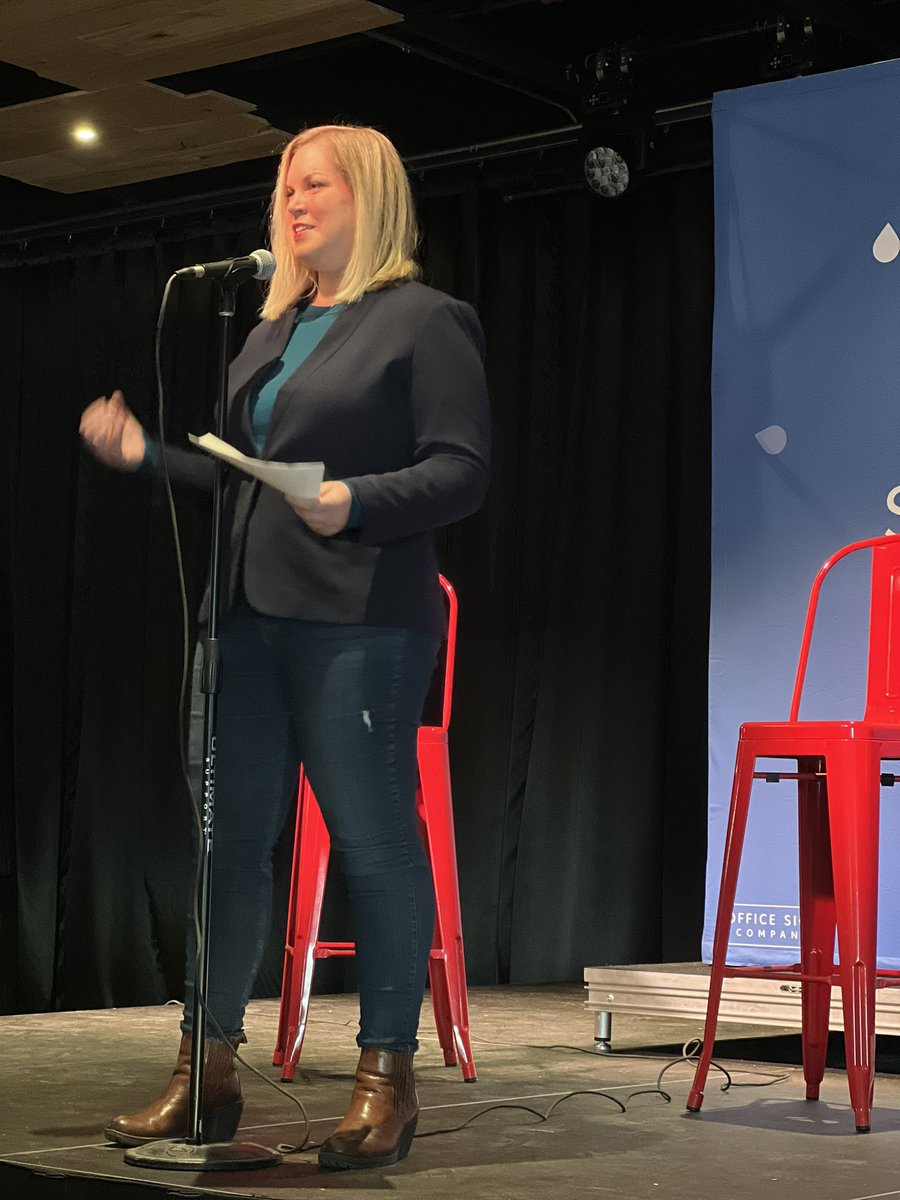 The fabulous <a href="/lauracaroon/">Laura Caroon</a> of @LadybossMidwest Ladybossin’ at <a href="/StartupBREWFar/">StartupBREW Fargo</a> organized by the amazing <a href="/emergingprairie/">Emerging Prairie</a> #entrepreneurs