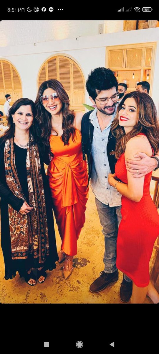 vadaaapavv's tweet photo. OMG FAM🤍🧿

#ShaRa #RaqeshBapat #ShamitaShetty @sheetal_bapat https://t.co/fU43dbhMko