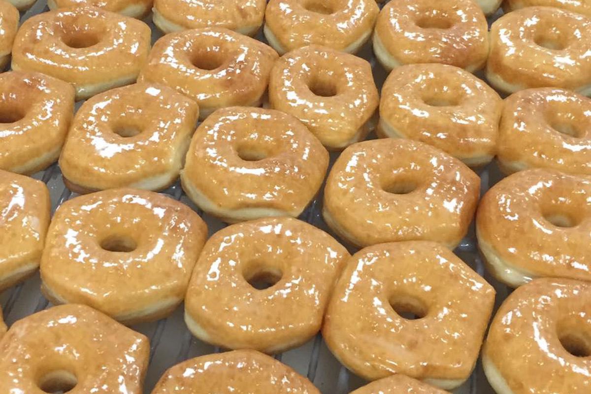 Congratulations to <a href="/ErikaGVivas/">Erika Vivas</a>  and Montoya’s classes for being the first 5th grade classes to get all of their junior high course selection sheets in! Enjoy those donuts! 🎉🍩 <a href="/MREmavs/">Morton Ranch Elementary</a>