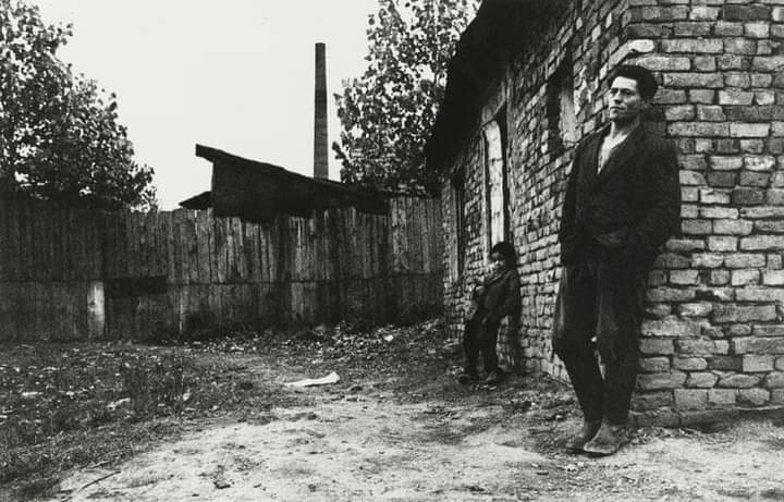 literlandweb1's tweet photo. "Negar un hecho es lo más fácil del mundo. Mucha gente lo hace, pero el hecho sigue siendo un hecho".
Isaac Asimov
📷Josef Koudelka https://t.co/yn3dKuUxA3