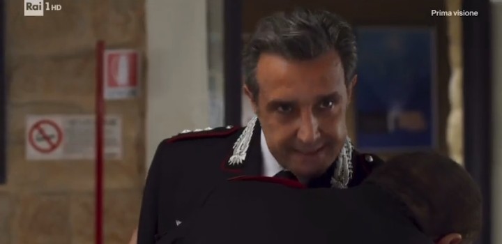 ZicaEliana's tweet photo. Buona serata con #leredita!🙋♀️
"Colonello Anceschi!!!"
"Marescià!Se stacchi!!!"🤣
Finalmente una prima scena tra il COLONNELLO ANCESCHI e il MARESCIALLO CECCHINI Insieme in #DonMatteo13 😍,tratta dal promo che annuncia prossimamente la visione su RAI UNO!!!😉
@insinnaflavio 😊 https://t.co/pPoafLVvYA