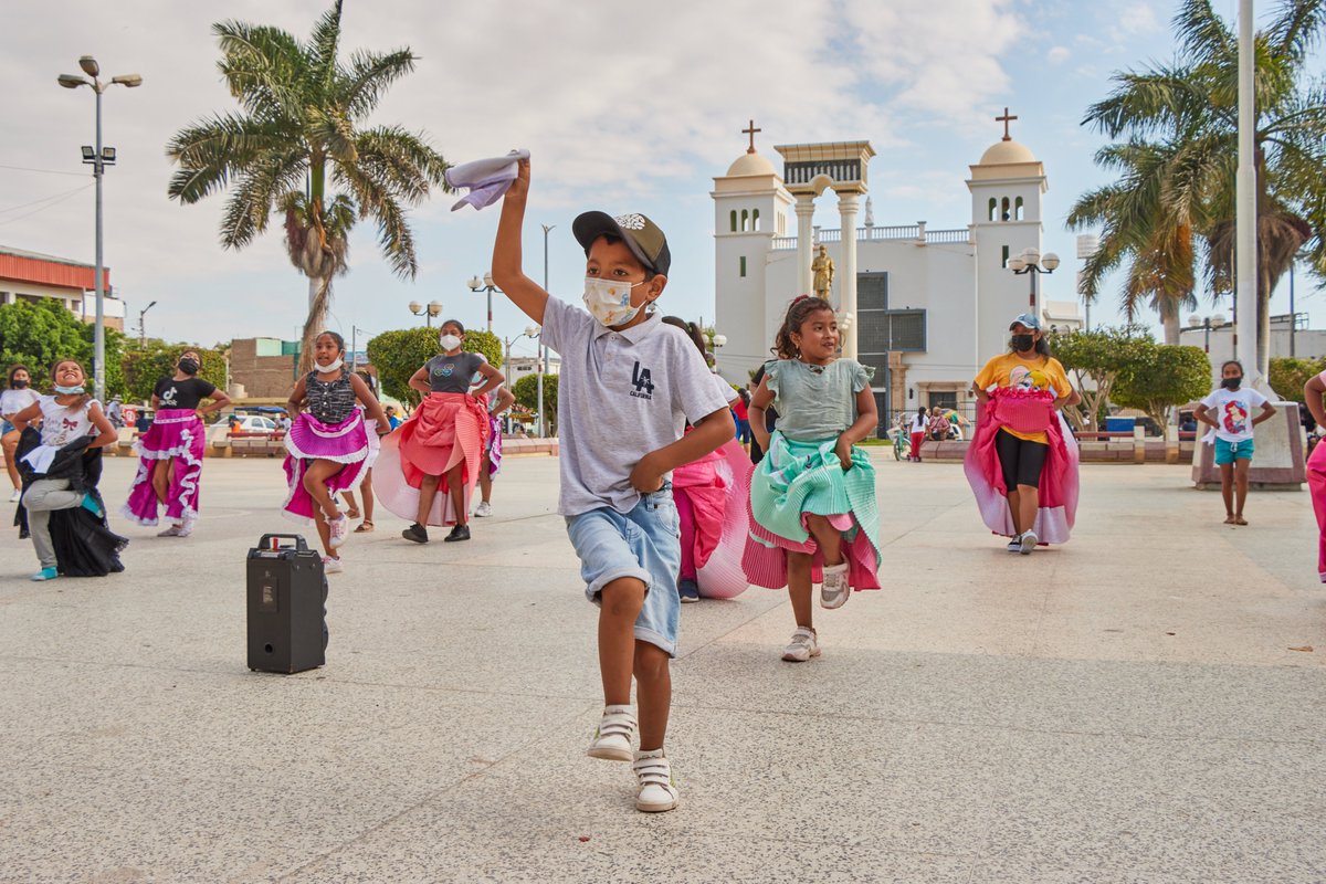 munitalara_pe's tweet photo. #MPTInforma | 💃🕺 Diversos niños y adolescentes de #Talara aprenden a bailar marinera durante los talleres que organiza la #MunicipalidadProvincialdeTalara como parte de su programa de #VacacionesÚtiles2022. Más información 👉https://t.co/hFifuYl7WC https://t.co/csiWANtHGZ