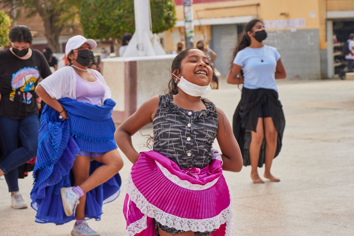 munitalara_pe's tweet photo. #MPTInforma | 💃🕺 Diversos niños y adolescentes de #Talara aprenden a bailar marinera durante los talleres que organiza la #MunicipalidadProvincialdeTalara como parte de su programa de #VacacionesÚtiles2022. Más información 👉https://t.co/hFifuYl7WC https://t.co/csiWANtHGZ