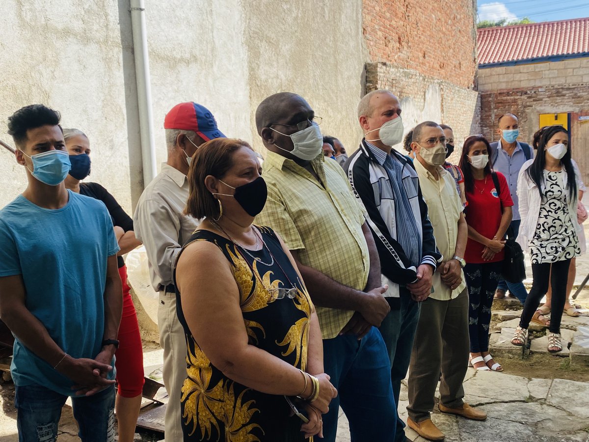 ¡Festeja Radio Camagüey su #Aniversario18!
Sus trabajadores, junto a dirigentes del Partido, del Sindicato de la Cultura y de la Dirección Provincial de Radio, festejaron el nuevo aniversario con el compromiso de ser cada día mejores.