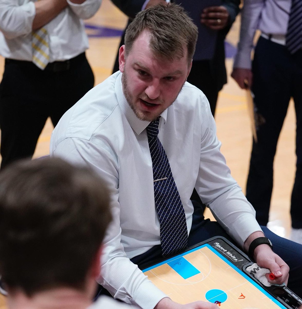 nate_steis's tweet photo. Jason Clune (@JClune_5) was a standout hooper for the @MASHbulldogs during his high school days.

He continued his career at Trine University, a place that helped him grow in many ways.

Now, he’s coaching in Indiana, a state obsessed with 🏀.

Story ➡️ https://t.co/gZh4J7RTOM https://t.co/F42fhNt0P5