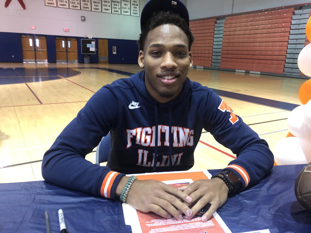 swrightwpbf's tweet photo. 3-star DB Xavier Scott making it official today with the University of Illinois. @IlliniFootball @WPBF25News @DwyerAthletics @XScott17 #wpbfsigningday https://t.co/3HpTBBT99v