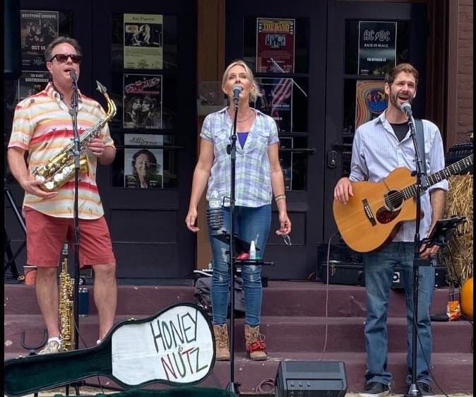 arts_southside's tweet photo. This Friday is #FIRSTFRIDAYSOUTHSIDE ! Celebrate the First Friday of the Month w/ LIVE MUSIC & ART!
Visit us on Facebook at @southsidefirstfriday to get all the details including @thewontonsoups @Eighteenthhour & more!
@Bethlehem_CED @VisitBethlehem @GoGuideLV @LVwithLove @69News https://t.co/EHKahTPT6H