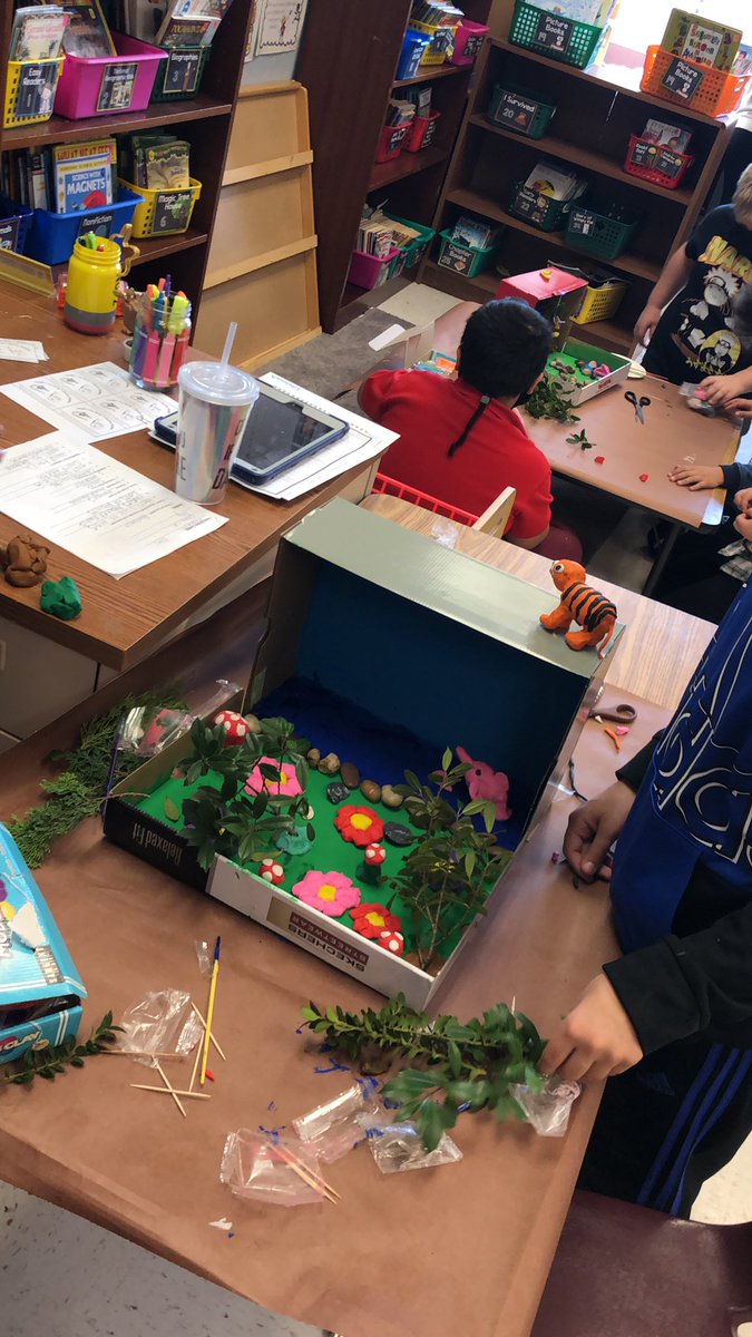 Popped in during planning to see @MsBarbour_SEES and her class making their ecosystem dioramas! These scientists are hard at work showing off their knowledge and their artistic abilities! <a href="/EllisSoars/">Ellis Explorers</a>