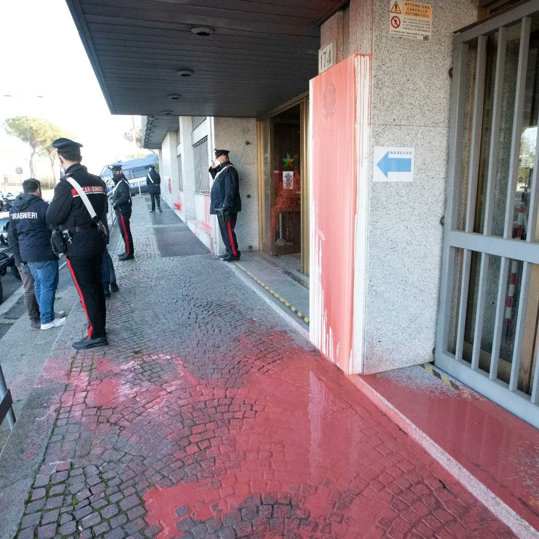 MASE_IT's tweet image. In dieci si sono introdotti nel ministero vandalizzando con vernici l'edificio.

“E’ una brutta parentesi - commenta il ministro Cingolani - perché questa è un’istituzione dello Stato. Sono atteggiamenti violenti."

Continua a leggere: bit.ly/3AUFzvG