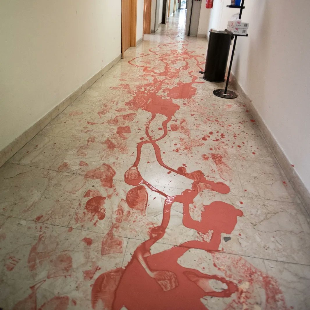 MASE_IT's tweet image. In dieci si sono introdotti nel ministero vandalizzando con vernici l'edificio.

“E’ una brutta parentesi - commenta il ministro Cingolani - perché questa è un’istituzione dello Stato. Sono atteggiamenti violenti."

Continua a leggere: bit.ly/3AUFzvG