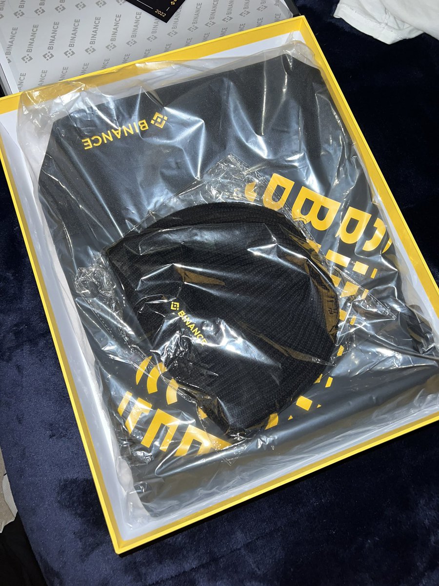 mattunchi's tweet photo. Hoy @BinanceES me dió 3 kits de #swag 🧢 y voy a regalarlos en un #Giveaway
 
Cómo participar:
1️⃣ Seguirnos a @BinanceES + @Mattunchi
2️⃣ Tener una cuenta en #Binance
3️⃣ Registrar tu participación en: https://t.co/H4DO2v1fpw
 
Tienes hasta el domingo (6 de enero) para participar https://t.co/1cHpsORJkb