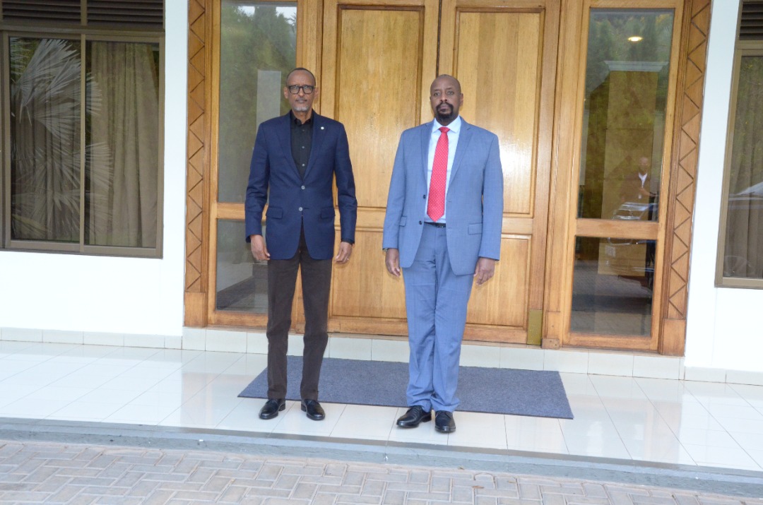 mkainerugaba's tweet photo. We shall no longer tolerate 'Spoilers'! Those who fight our historical relationship with Rwanda. If you claim to love Uganda why fight her interests? Why fight the interests of her people? This sabotage of our country will end! https://t.co/f2PxerhSPe