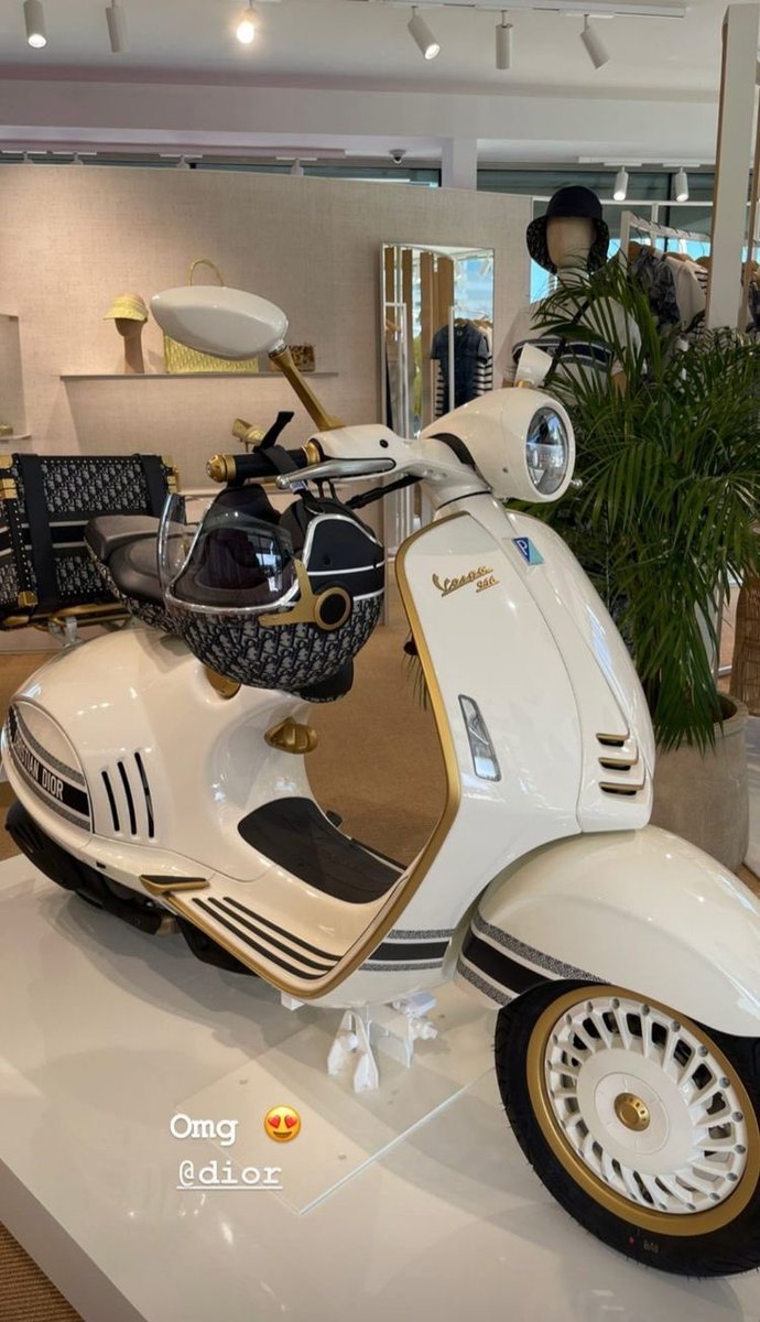 jadoreitgirl's tweet photo. DIOR VESPA https://t.co/74extV95IF
