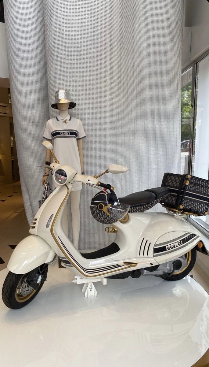 jadoreitgirl's tweet photo. DIOR VESPA https://t.co/74extV95IF