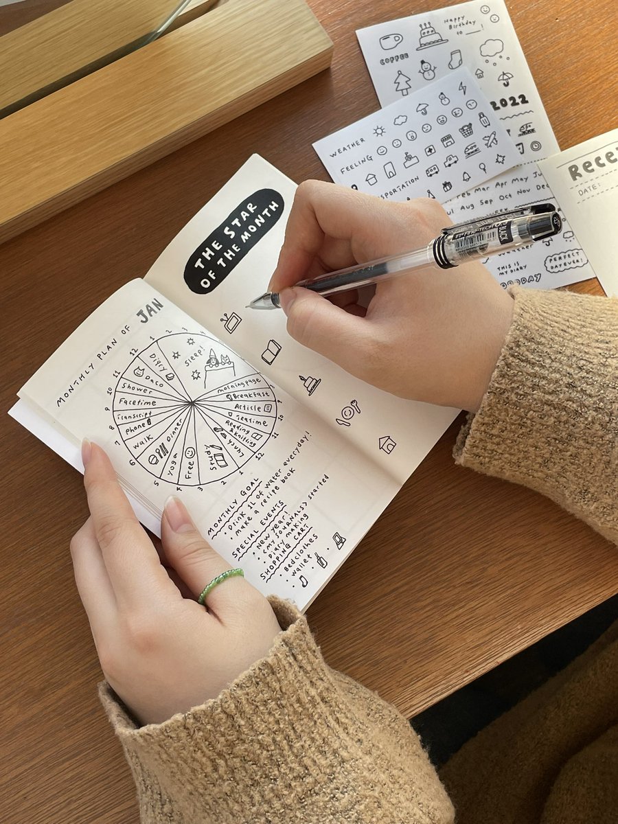 offoffonoff's tweet image. 설날을 맞아 RT 한 분께 다이어리를 보내드려요! 1월에도 일기를 쓰다 멈추었다면… 한국식 새해ㅎㅎㅎ부터 다시 시작하는 마음으로 올해는 꾸준히 해보기 🙂
📦 발송은 판매건과 동일하게 2/14!