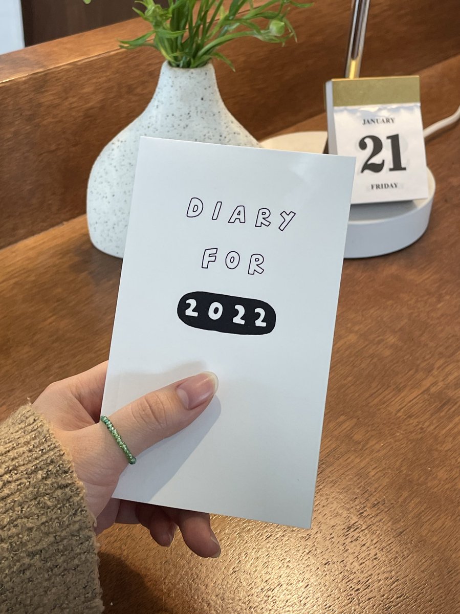 offoffonoff's tweet image. 설날을 맞아 RT 한 분께 다이어리를 보내드려요! 1월에도 일기를 쓰다 멈추었다면… 한국식 새해ㅎㅎㅎ부터 다시 시작하는 마음으로 올해는 꾸준히 해보기 🙂
📦 발송은 판매건과 동일하게 2/14!