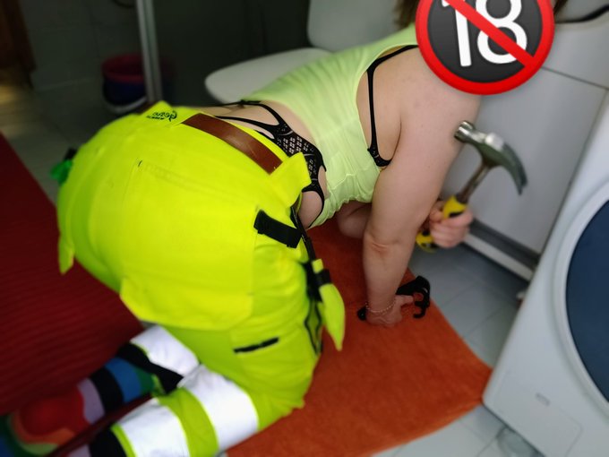 Roolileikit jatkuvat viikonloppuna julkaistavalla videolla! Mit&auml;h&auml;n seksik&auml;st&auml; t&auml;ll&auml; kertaa tapahtuu<a href="/tag/facereveal"class="tags"><span>#facereveal</span></a><a href="/tag/roleplaynsfw"class="tags"><span>#roleplaynsfw</span></a><a href="/tag/suomiporno"class="tags"><span>#suomiporno</span></a><a href="/tag/seksity%C3%B6"class="tags"><span>#seksity&ouml;</span></a>