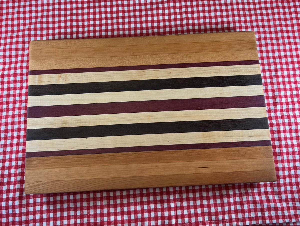 GreatRiver's tweet photo. Bee π approved item!! #etsy shop: Edge-Grain Cutting Board #butcherboard #butcherblock #beeswax #cuttingboard https://t.co/PimrGvA6pj https://t.co/WuyXM4HxoR